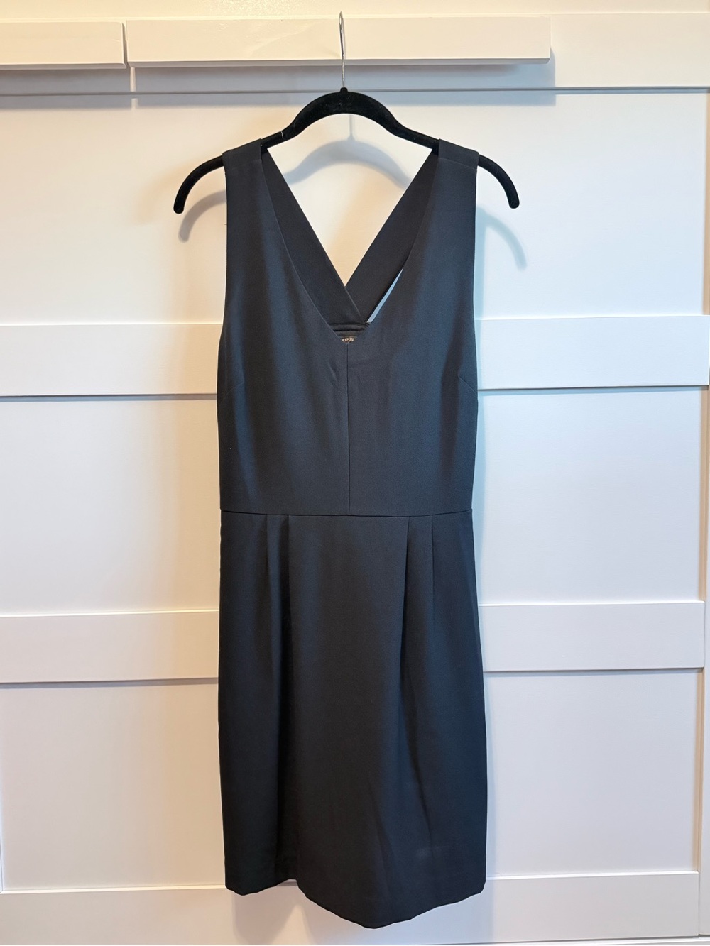 Banana Republic Black V-Neck Sleeveless Mini Dress